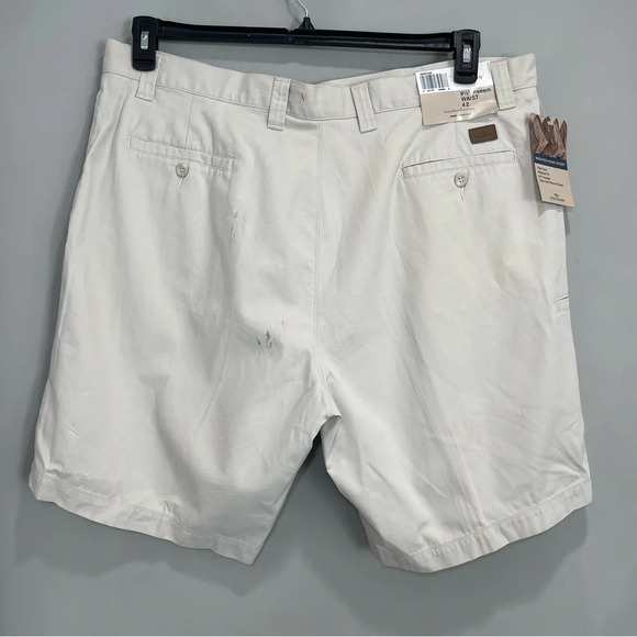 NWT Dockers Flat Front Relax Fit  Kaki Shorts - Picture 4 of 11
